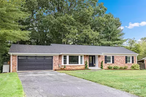 724 Maybank Dr, Hendersonville, NC 28739