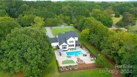 15413 Ewart Rd, Huntersville, NC 28078
