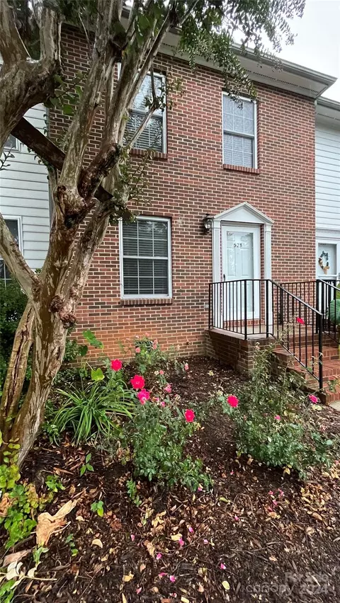 521 N Spring Apt 521 Ave # 521, Newton, NC 28658