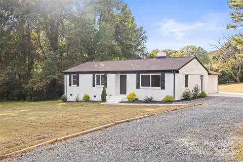 8040 Lawyers Rd, Charlotte, NC 28227