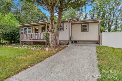 109 Holly Tree Cir, Hendersonville, NC 28792