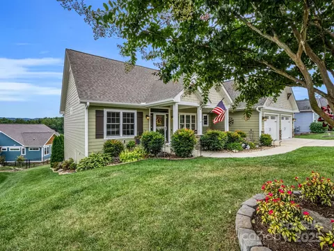 154 N Anvil Ave, Hendersonville, NC 28792