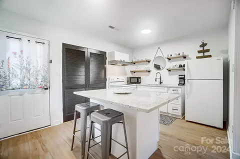 Kitchen - 4005 Howie Cir, Charlotte, NC 28205 photo 1 of 5