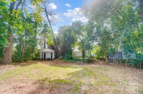 Exterior - 4005 Howie Cir, Charlotte, NC 28205 photo 3 of 5