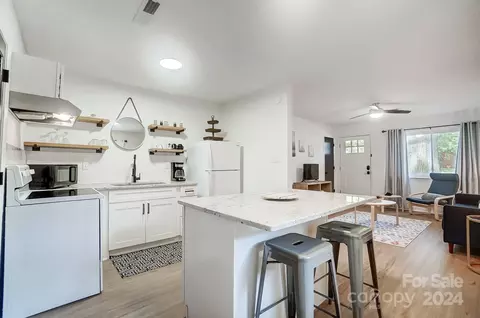 Kitchen - 4005 Howie Cir, Charlotte, NC 28205 photo 3 of 5