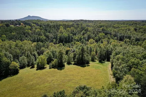 239 Whisper Trl, Pilot Mountain, NC 27041