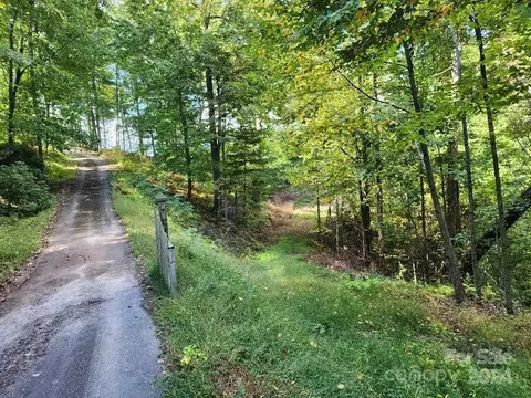 000 Arrowhead 16 Ln #16, Burnsville, NC 28714