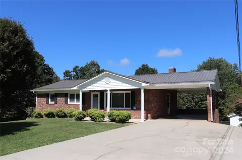 1124 Apple Ln, Hudson, NC 28638