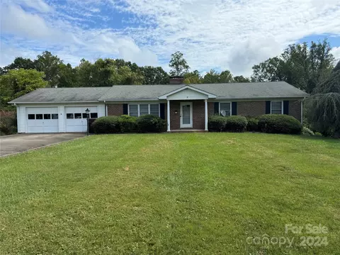 122 Petty John Dr, Elkin, NC 28621