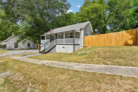 Exterior - 302 Spring St, Union, SC 29379 photo 2 of 10