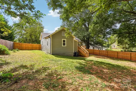 Exterior - 302 Spring St, Union, SC 29379 photo 8 of 10