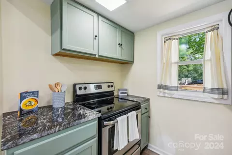 Kitchen - 302 Spring St, Union, SC 29379 photo 1 of 2