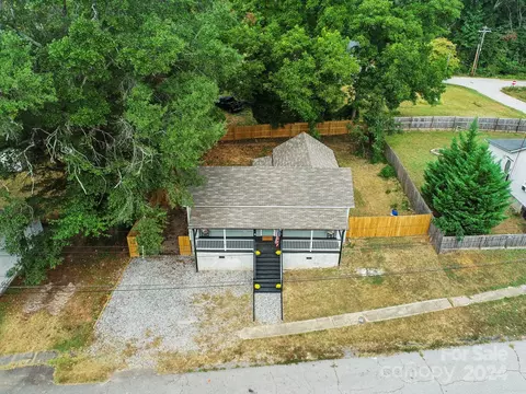 Exterior - 302 Spring St, Union, SC 29379 photo 9 of 10