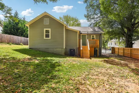 Exterior - 302 Spring St, Union, SC 29379 photo 6 of 10