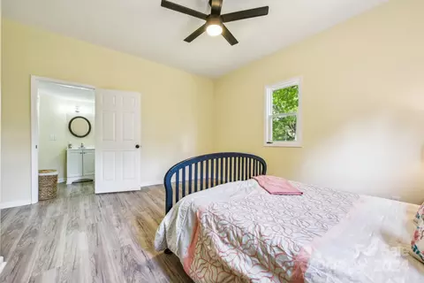 Bedroom - 302 Spring St, Union, SC 29379 photo 2 of 2