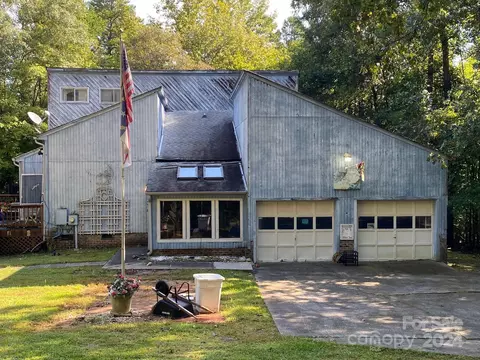 9102 Kensington Dr, Waxhaw, NC 28173