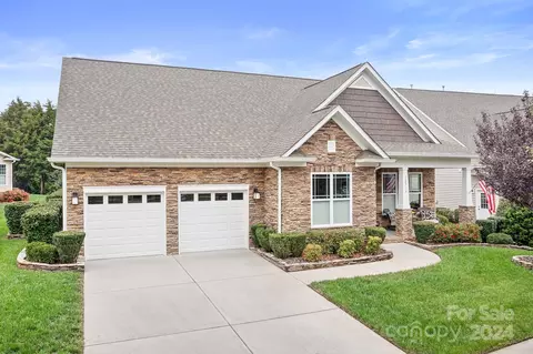 12918 Meetinghouse Dr, Cornelius, NC 28031