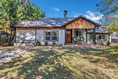 342 Courtland Blvd, Hendersonville, NC 28791