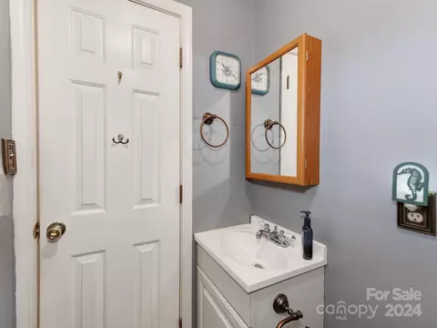 Bath - 11214 Sudbury Rd, Davidson, NC 28036 photo 1 of 2