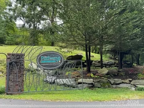 000 Gateway 10 Dr #10, Hendersonville, NC 28739