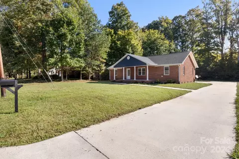 713 Archdale Dr, Lexington, NC 27292