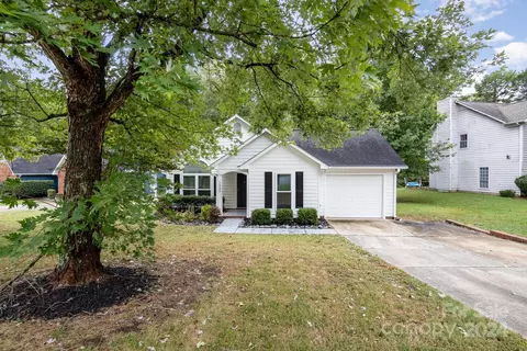 1335 Sugar Hollow Dr, Charlotte, NC 28214
