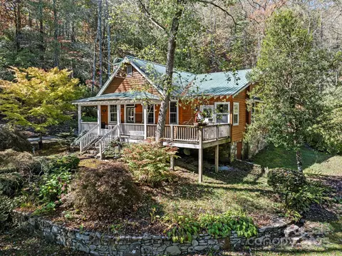 1051 Kim Miller Rd, Lake Toxaway, NC 28747