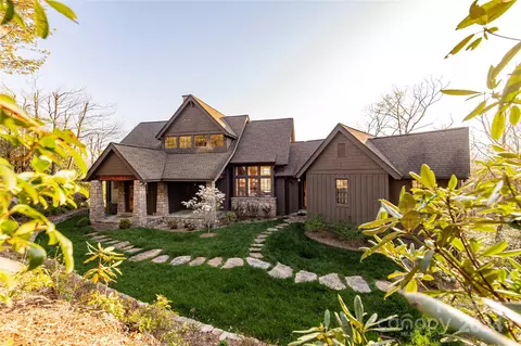 540 Toxaway Dr, Lake Toxaway, NC 28747