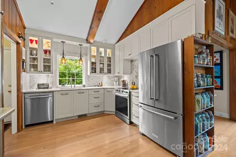 6501 Candlewood Dr, Charlotte, NC 28210