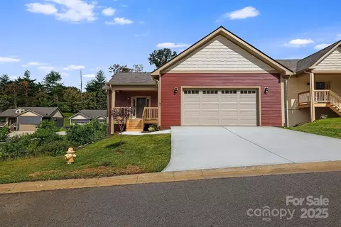 83 Loftin St, Weaverville, NC 28787