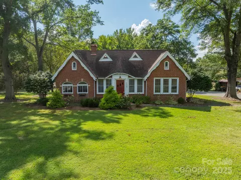 1208 S Point Rd, Belmont, NC 28012