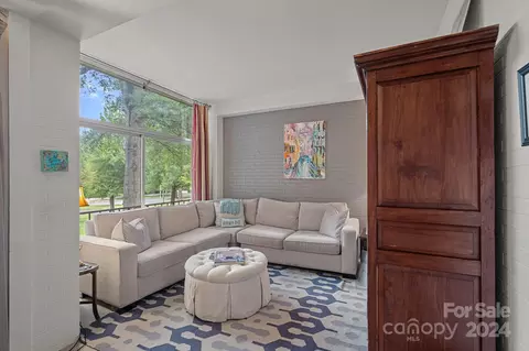 1300 Queens 211 Rd #211, Charlotte, NC 28207