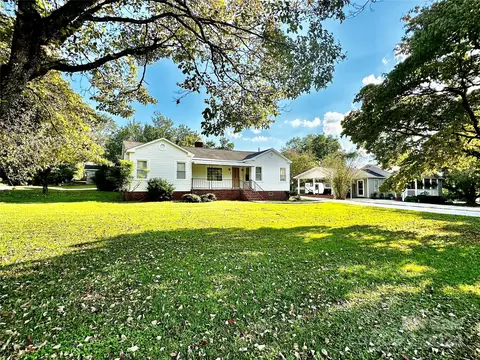 107 Woodland Ave, Great Falls, SC 29055