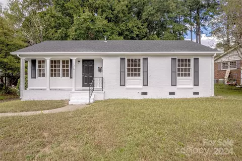 1310 Grovewood Dr, Charlotte, NC 28208