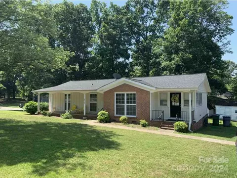 6707 Glenmoor Dr, Charlotte, NC 28214