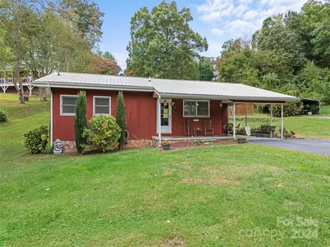 769 East St, Waynesville, NC 28786