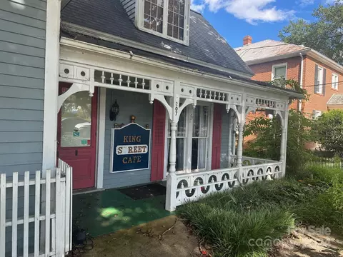 207 S King St, Morganton, NC 28655 photo 3