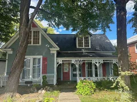 207 S King St, Morganton, NC 28655