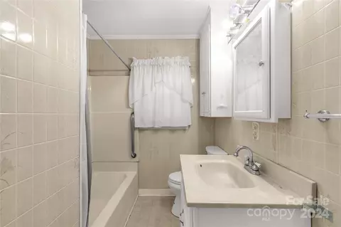 Bath - 813 Potter Rd, Lancaster, SC 29720 photo 1 of 1