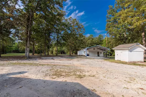 Exterior - 813 Potter Rd, Lancaster, SC 29720 photo 7 of 8