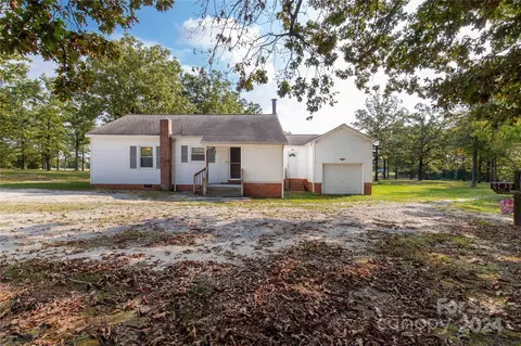Exterior - 813 Potter Rd, Lancaster, SC 29720 photo 3 of 8