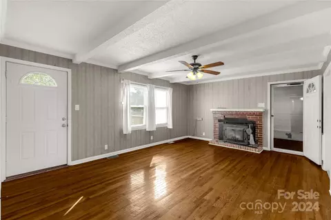 Living - 813 Potter Rd, Lancaster, SC 29720 photo 4 of 5