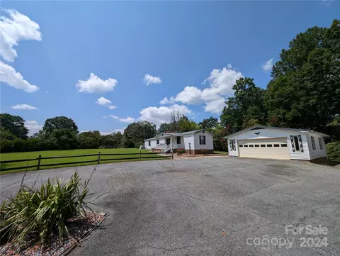 4005 Wyo Rd, Yadkinville, NC 27055