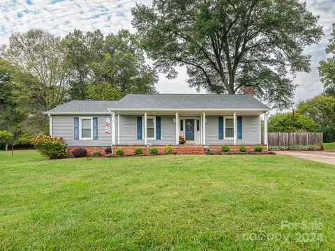 209 Hughey Dr, Gastonia, NC 28056