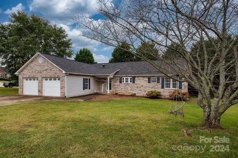 2707 24th Street Ne Ct NE, Hickory, NC 28601