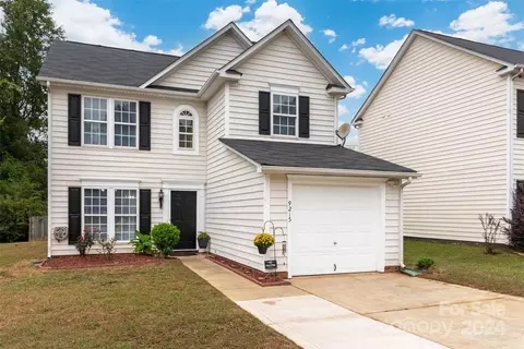 9215 Amy Dr, Charlotte, NC 28213