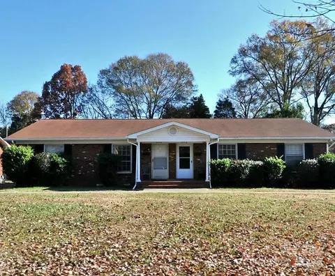 3718 Driftwood Dr, Charlotte, NC 28205