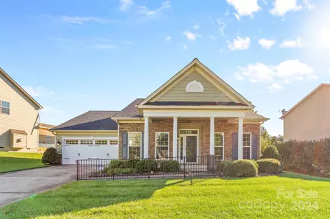 3689 English Garden Dr, Gastonia, NC 28056