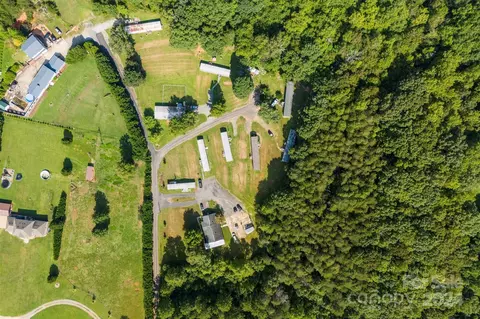 1148 Wagon Wheel Rd, Hickory, NC 28602