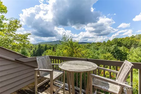 86 Racquet Club Villas Dr, Sapphire, NC 28774